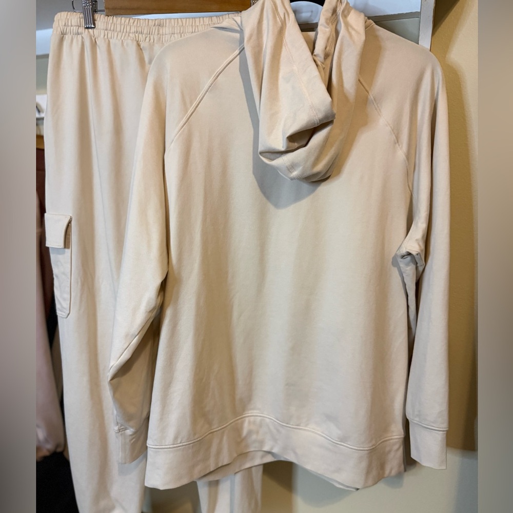 2pc✨Vuori Halo Hoodie & Boyfriend Cargo Jogger Medium LIKE NEW Soft! Retail $218 - Picture 15 of 15